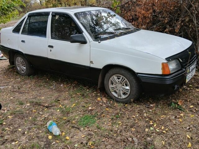 Белый Опель Кадет, объемом двигателя 1.3 л и пробегом 24 тыс. км за 668 $, фото 2 на Automoto.ua