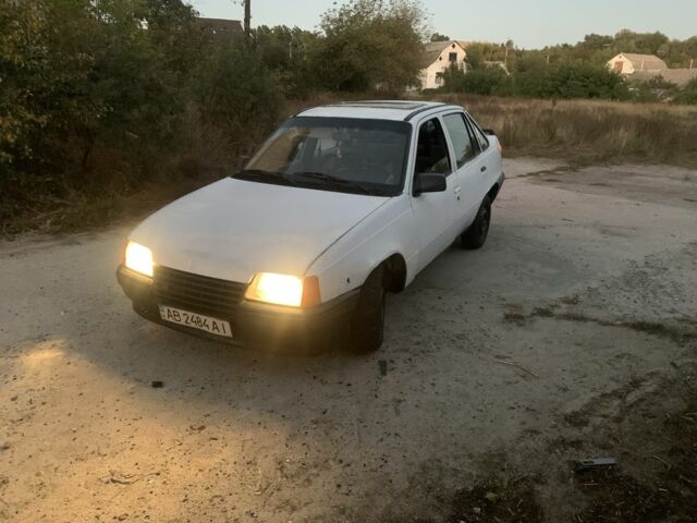Белый Опель Кадет, объемом двигателя 1.3 л и пробегом 200 тыс. км за 523 $, фото 4 на Automoto.ua