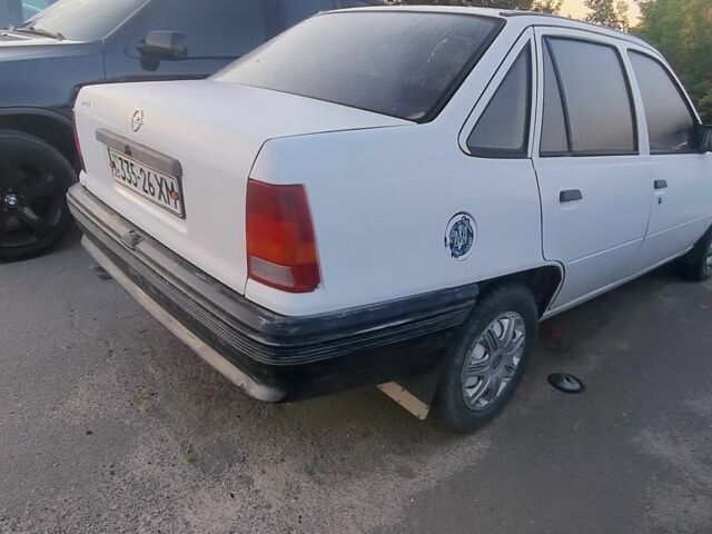 Білий Опель Кадет, об'ємом двигуна 1 л та пробігом 300 тис. км за 1300 $, фото 6 на Automoto.ua