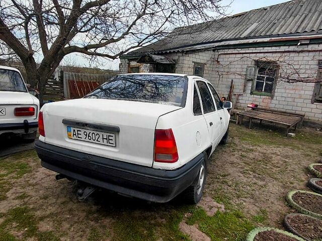 Белый Опель Кадет, объемом двигателя 1.3 л и пробегом 299 тыс. км за 770 $, фото 3 на Automoto.ua