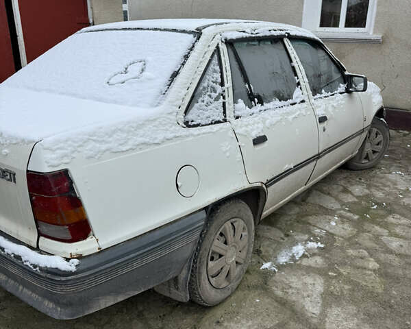 Белый Опель Кадет, объемом двигателя 1.3 л и пробегом 323 тыс. км за 650 $, фото 7 на Automoto.ua