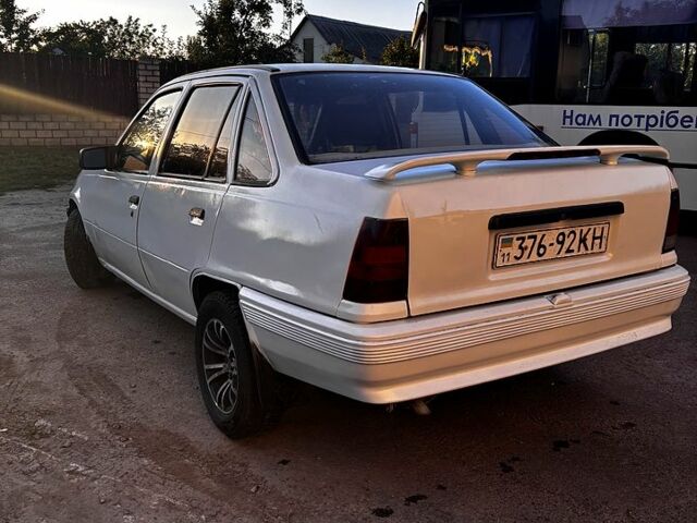 Белый Опель Кадет, объемом двигателя 1.6 л и пробегом 0 тыс. км за 520 $, фото 1 на Automoto.ua