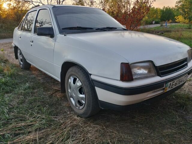 Белый Опель Кадет, объемом двигателя 1.4 л и пробегом 2 тыс. км за 826 $, фото 1 на Automoto.ua