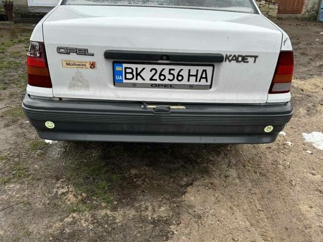 Белый Опель Кадет, объемом двигателя 1.3 л и пробегом 799 тыс. км за 1100 $, фото 5 на Automoto.ua
