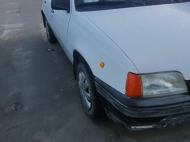 Білий Опель Кадет, об'ємом двигуна 1 л та пробігом 300 тис. км за 1300 $, фото 1 на Automoto.ua
