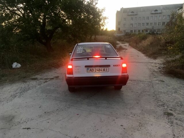 Белый Опель Кадет, объемом двигателя 1.3 л и пробегом 200 тыс. км за 523 $, фото 1 на Automoto.ua