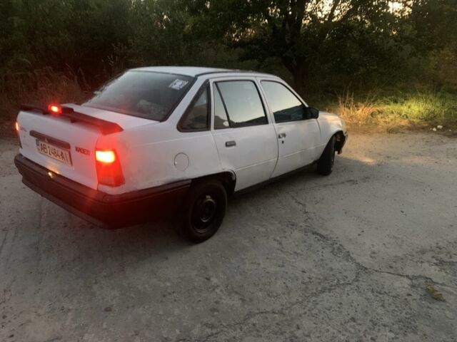 Белый Опель Кадет, объемом двигателя 1.3 л и пробегом 200 тыс. км за 523 $, фото 2 на Automoto.ua