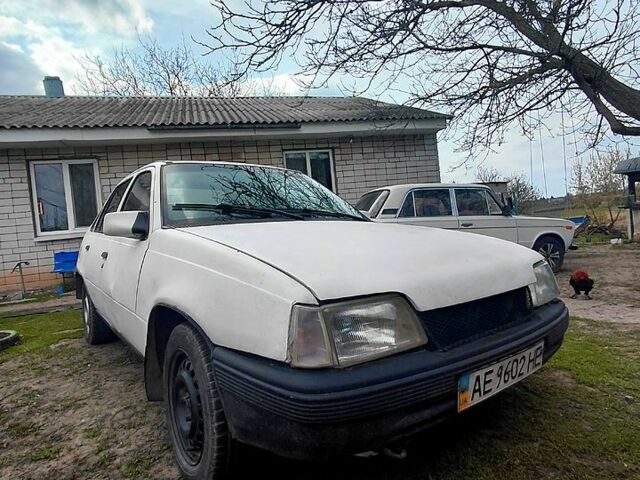 Белый Опель Кадет, объемом двигателя 1.3 л и пробегом 299 тыс. км за 770 $, фото 1 на Automoto.ua