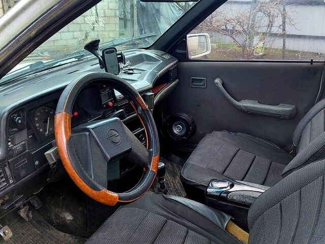 Белый Опель Кадет, объемом двигателя 1.3 л и пробегом 299 тыс. км за 770 $, фото 6 на Automoto.ua