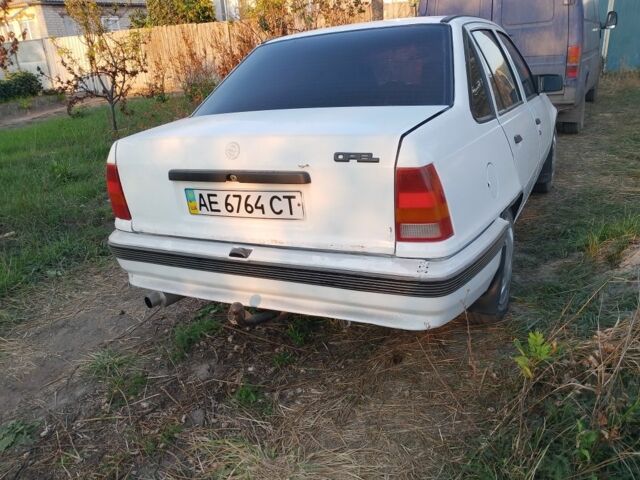 Белый Опель Кадет, объемом двигателя 1.4 л и пробегом 2 тыс. км за 826 $, фото 3 на Automoto.ua