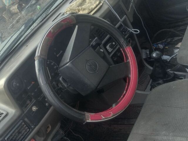 Белый Опель Кадет, объемом двигателя 1.3 л и пробегом 1000 тыс. км за 592 $, фото 2 на Automoto.ua