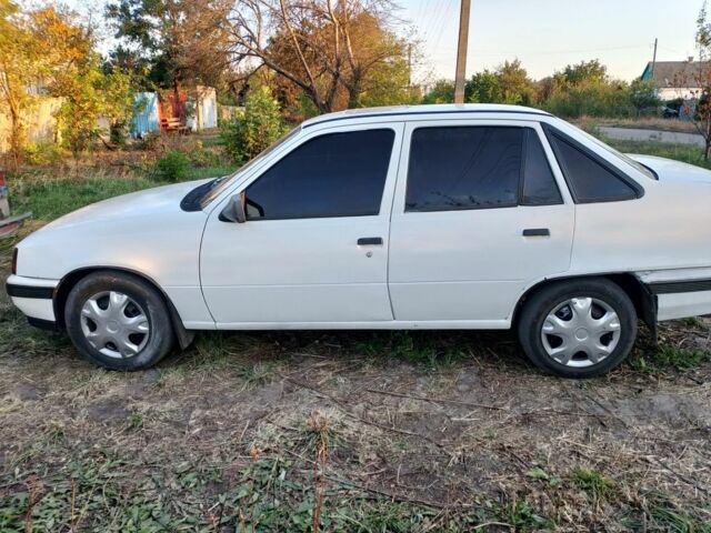 Белый Опель Кадет, объемом двигателя 1.4 л и пробегом 2 тыс. км за 826 $, фото 2 на Automoto.ua