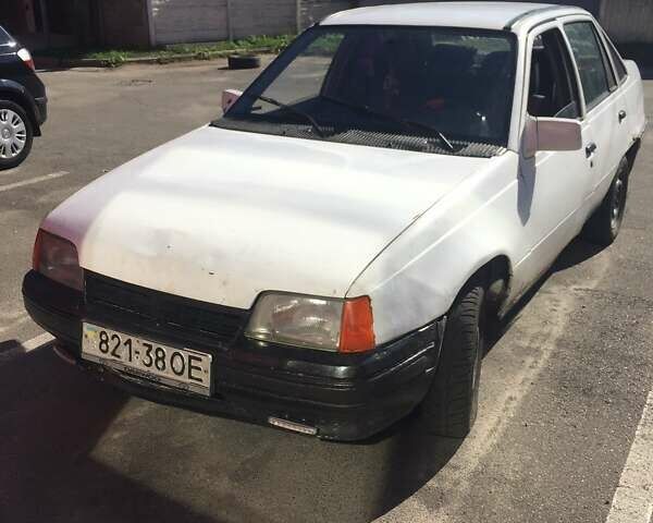 Білий Опель Кадет, об'ємом двигуна 2 л та пробігом 77 тис. км за 700 $, фото 1 на Automoto.ua