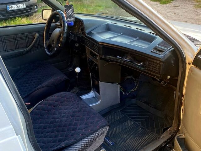 Белый Опель Кадет, объемом двигателя 1.6 л и пробегом 0 тыс. км за 520 $, фото 7 на Automoto.ua