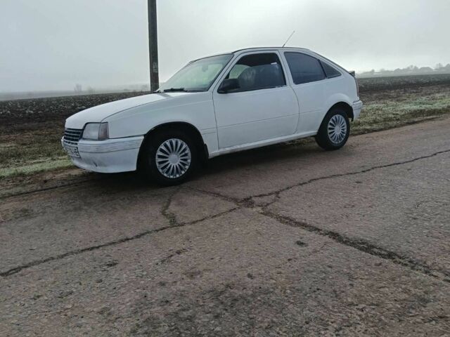 Белый Опель Кадет, объемом двигателя 1.3 л и пробегом 300 тыс. км за 525 $, фото 7 на Automoto.ua