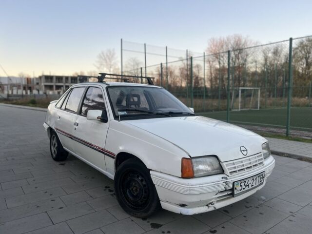 Белый Опель Кадет, объемом двигателя 1.6 л и пробегом 200 тыс. км за 599 $, фото 2 на Automoto.ua