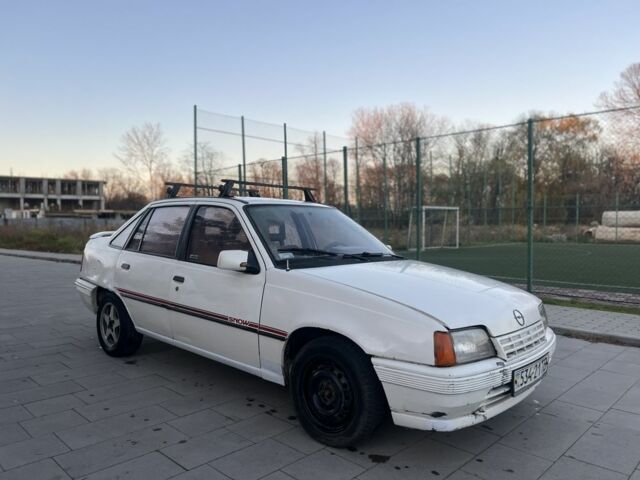 Белый Опель Кадет, объемом двигателя 1.6 л и пробегом 200 тыс. км за 599 $, фото 1 на Automoto.ua