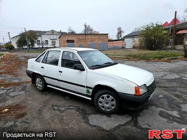 Белый Опель Кадет, объемом двигателя 1.3 л и пробегом 0 тыс. км за 650 $, фото 1 на Automoto.ua