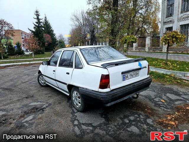 Белый Опель Кадет, объемом двигателя 1.3 л и пробегом 0 тыс. км за 650 $, фото 3 на Automoto.ua