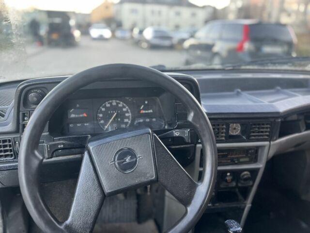 Белый Опель Кадет, объемом двигателя 1.6 л и пробегом 200 тыс. км за 599 $, фото 7 на Automoto.ua