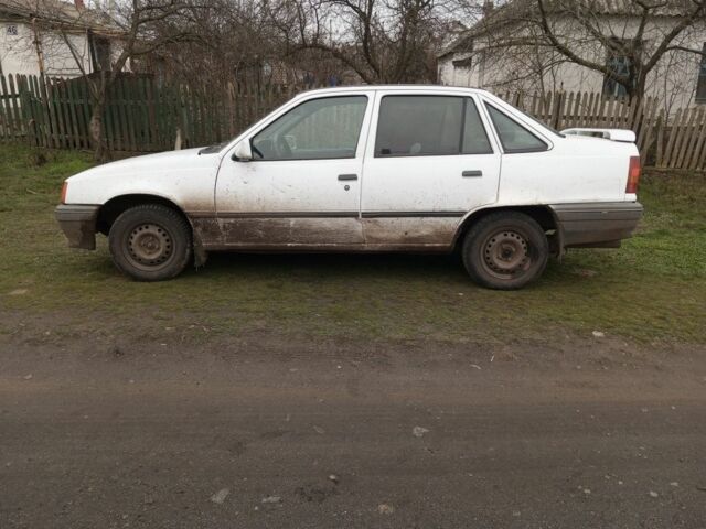 Білий Опель Кадет, об'ємом двигуна 1.6 л та пробігом 73 тис. км за 994 $, фото 2 на Automoto.ua