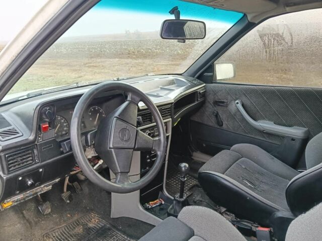 Белый Опель Кадет, объемом двигателя 1.3 л и пробегом 300 тыс. км за 525 $, фото 3 на Automoto.ua