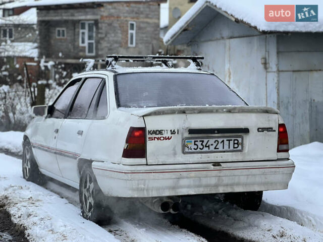 Белый Опель Кадет, объемом двигателя 1.6 л и пробегом 180 тыс. км за 650 $, фото 3 на Automoto.ua