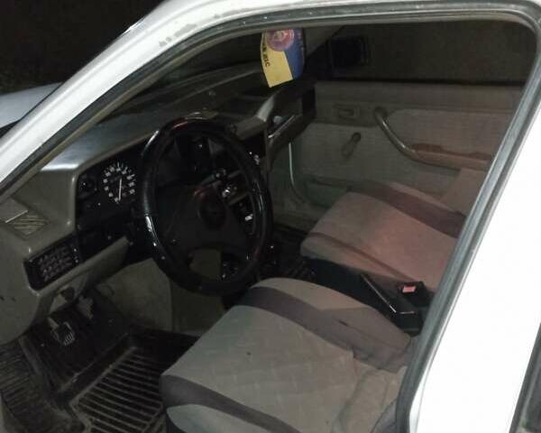 Белый Опель Кадет, объемом двигателя 1.3 л и пробегом 250 тыс. км за 1300 $, фото 4 на Automoto.ua