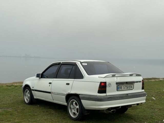 Белый Опель Кадет, объемом двигателя 2 л и пробегом 1000 тыс. км за 1000 $, фото 2 на Automoto.ua