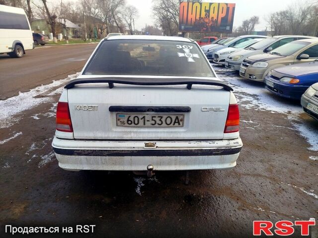 Белый Опель Кадет, объемом двигателя 1.5 л и пробегом 258 тыс. км за 750 $, фото 4 на Automoto.ua