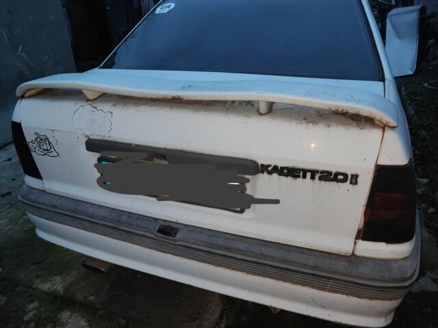 Белый Опель Кадет, объемом двигателя 2 л и пробегом 320 тыс. км за 357 $, фото 1 на Automoto.ua