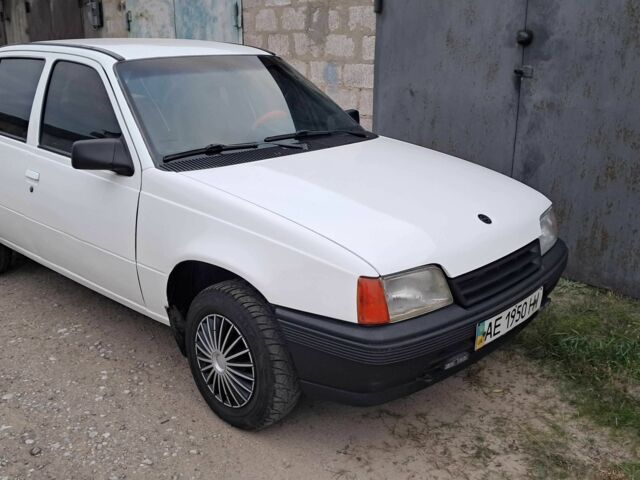 Белый Опель Кадет, объемом двигателя 0 л и пробегом 123 тыс. км за 1150 $, фото 9 на Automoto.ua