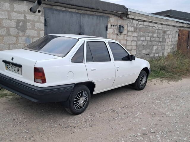 Белый Опель Кадет, объемом двигателя 0 л и пробегом 123 тыс. км за 1150 $, фото 3 на Automoto.ua