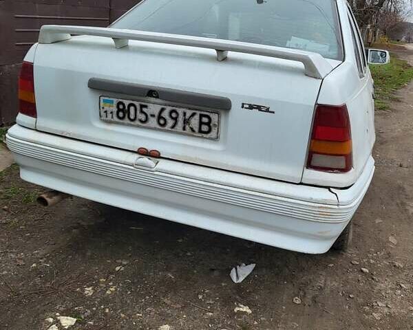 Білий Опель Кадет, об'ємом двигуна 1.6 л та пробігом 99 тис. км за 1000 $, фото 1 на Automoto.ua