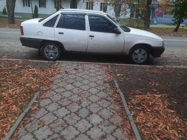 Белый Опель Кадет, объемом двигателя 1.6 л и пробегом 110 тыс. км за 1100 $, фото 1 на Automoto.ua
