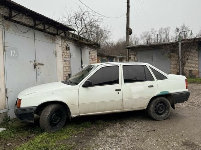 Белый Опель Кадет, объемом двигателя 1.4 л и пробегом 270 тыс. км за 750 $, фото 2 на Automoto.ua