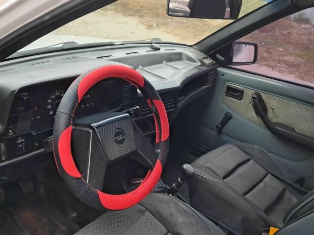 Белый Опель Кадет, объемом двигателя 0 л и пробегом 123 тыс. км за 1150 $, фото 6 на Automoto.ua