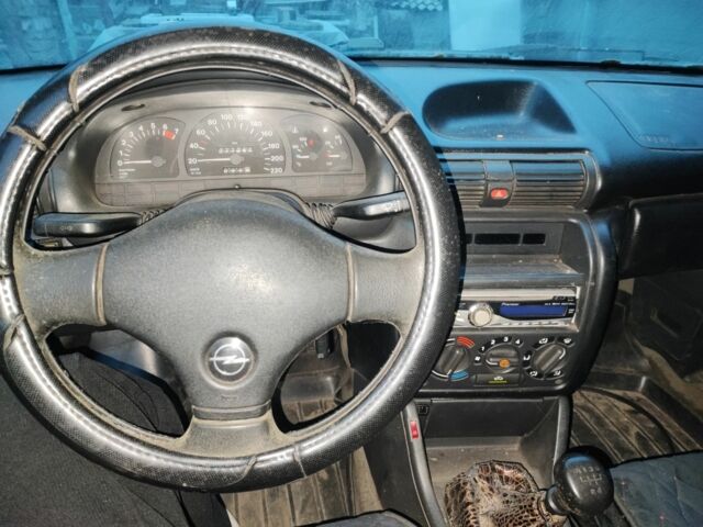 Белый Опель Кадет, объемом двигателя 2 л и пробегом 320 тыс. км за 357 $, фото 7 на Automoto.ua
