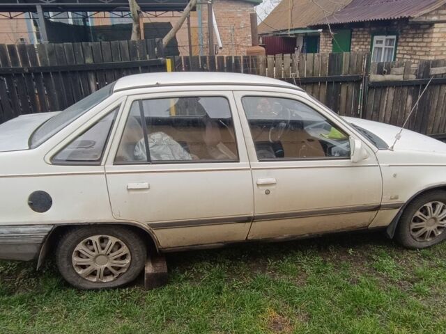 Белый Опель Кадет, объемом двигателя 1.4 л и пробегом 150 тыс. км за 945 $, фото 2 на Automoto.ua