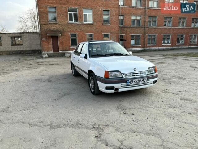 Белый Опель Кадет, объемом двигателя 1.6 л и пробегом 183 тыс. км за 2200 $, фото 2 на Automoto.ua