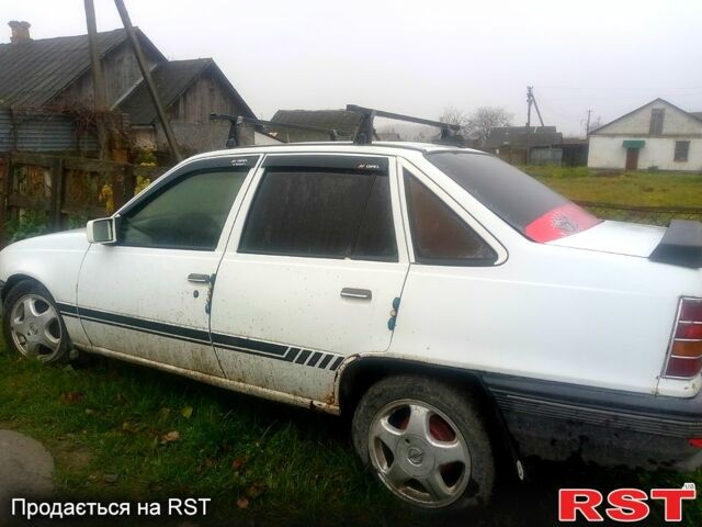 Белый Опель Кадет, объемом двигателя 1.4 л и пробегом 0 тыс. км за 470 $, фото 1 на Automoto.ua