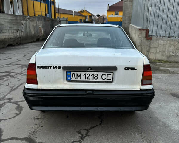 Белый Опель Кадет, объемом двигателя 1.4 л и пробегом 39 тыс. км за 593 $, фото 2 на Automoto.ua