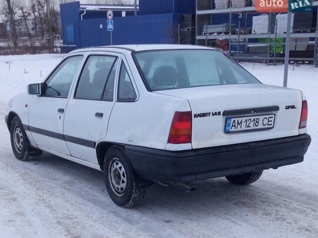Білий Опель Кадет, об'ємом двигуна 1.4 л та пробігом 39 тис. км за 750 $, фото 4 на Automoto.ua