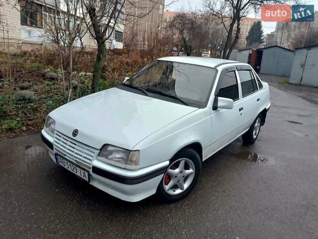 Білий Опель Кадет, об'ємом двигуна 1.6 л та пробігом 170 тис. км за 1500 $, фото 1 на Automoto.ua