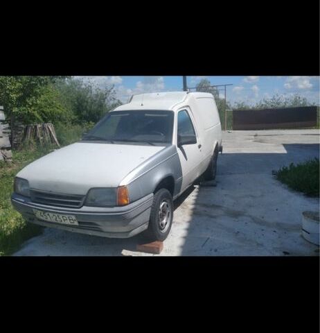 Белый Опель Кадет, объемом двигателя 1.7 л и пробегом 150 тыс. км за 650 $, фото 1 на Automoto.ua