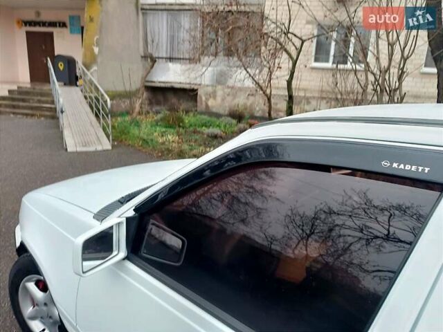 Білий Опель Кадет, об'ємом двигуна 1.6 л та пробігом 170 тис. км за 1500 $, фото 6 на Automoto.ua