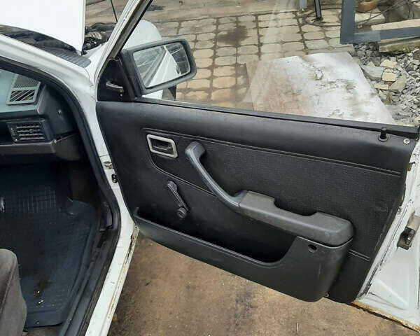 Белый Опель Кадет, объемом двигателя 1.7 л и пробегом 250 тыс. км за 1250 $, фото 1 на Automoto.ua