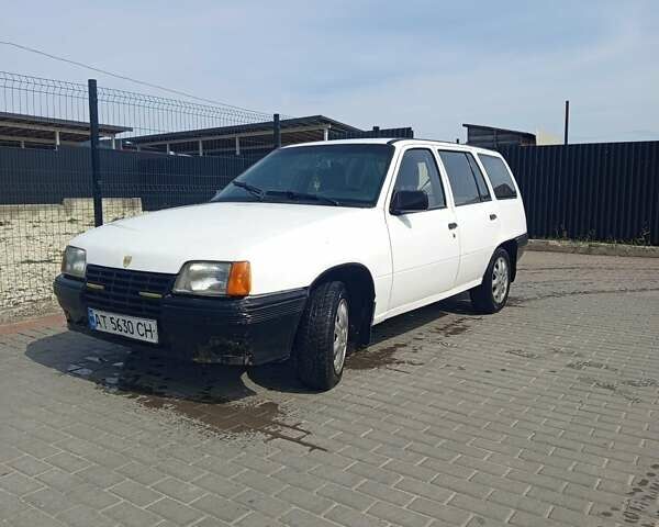 Белый Опель Кадет, объемом двигателя 1.6 л и пробегом 1000 тыс. км за 950 $, фото 4 на Automoto.ua