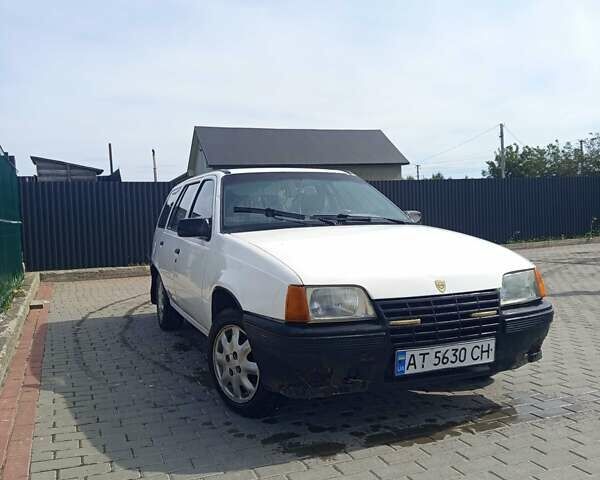 Белый Опель Кадет, объемом двигателя 1.6 л и пробегом 1000 тыс. км за 950 $, фото 2 на Automoto.ua