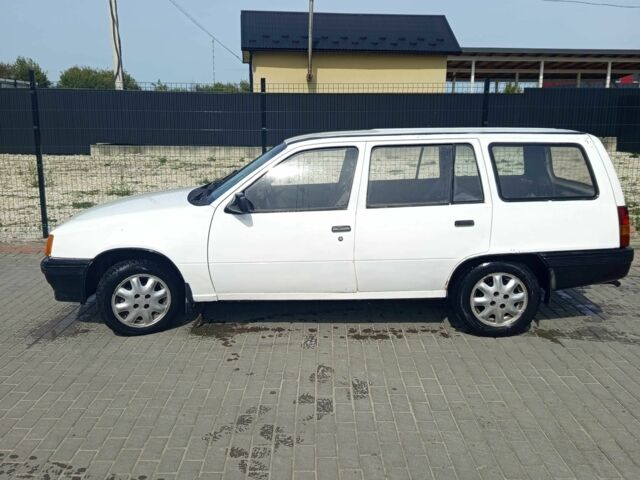 Белый Опель Кадет, объемом двигателя 1.6 л и пробегом 1000 тыс. км за 950 $, фото 1 на Automoto.ua